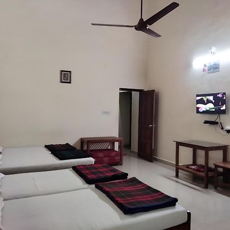 מדיקרי Prashanth Family Homestay מראה חיצוני תמונה