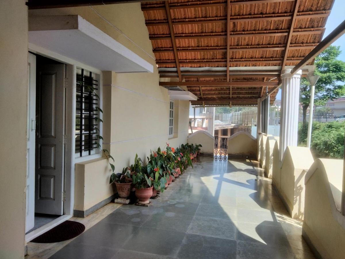 מדיקרי Prashanth Family Homestay מראה חיצוני תמונה